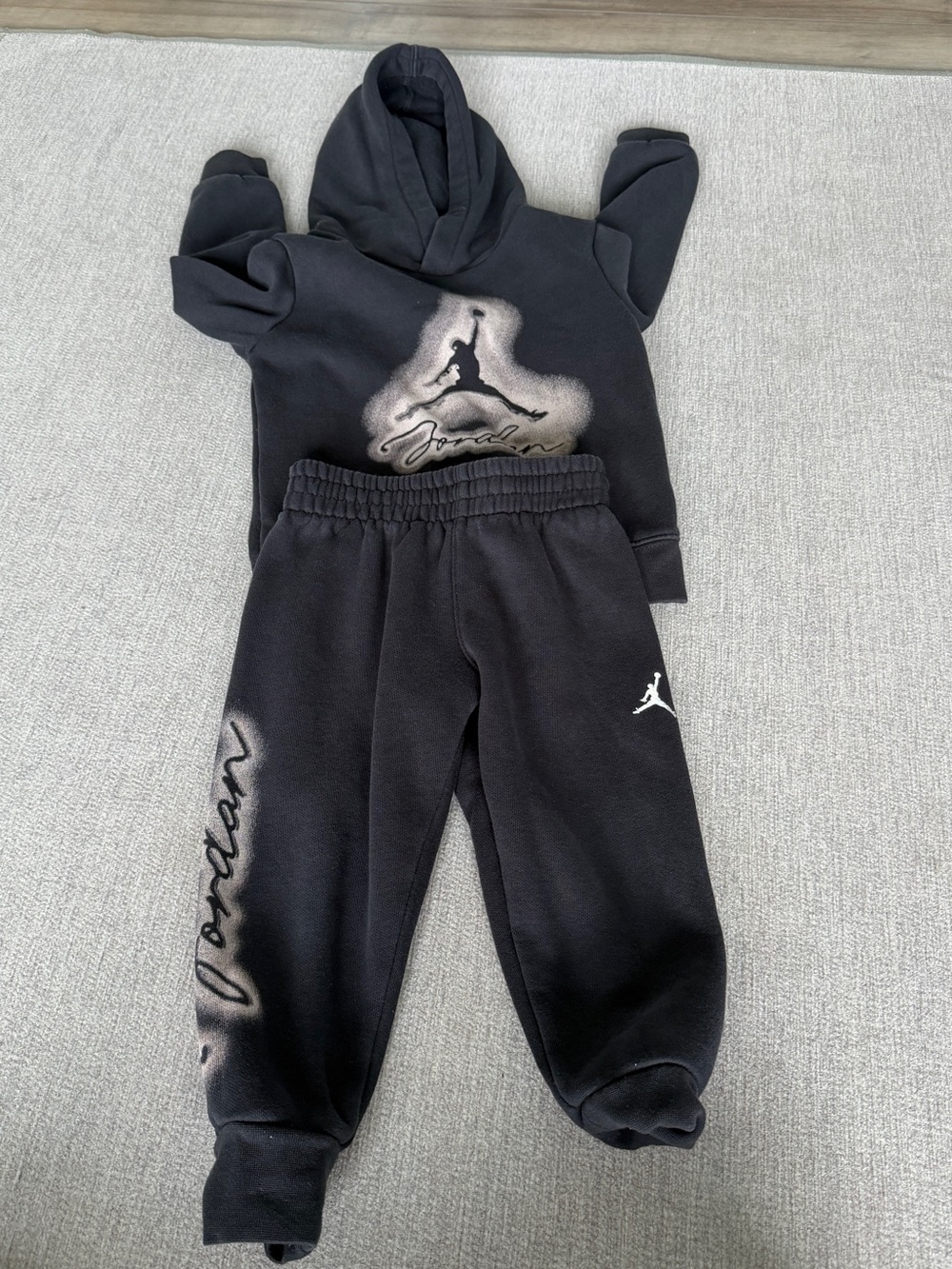 Jordan Kids Black Fleece Hoodie & Joggers Set with White Jumpman